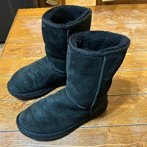 UGG Classic Short Boots Women Size 7 US Black